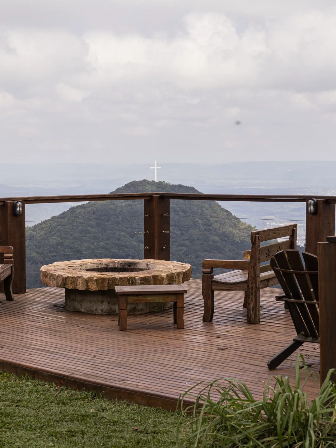 Fogueira no deck com vista para o cruzeiro